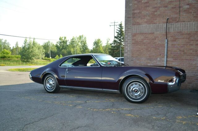 Oldsmobile Toronado 1966 image number 24