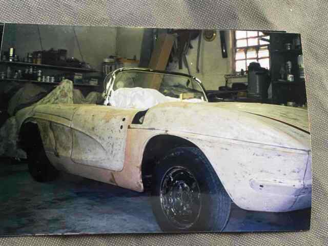 Chevrolet Corvette 1962 image number 12