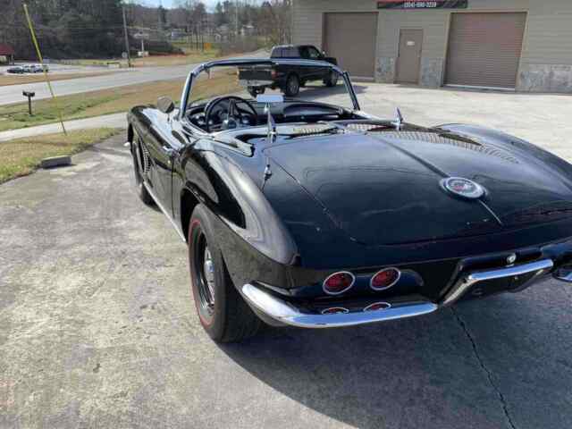 Chevrolet Corvette 1962 image number 28