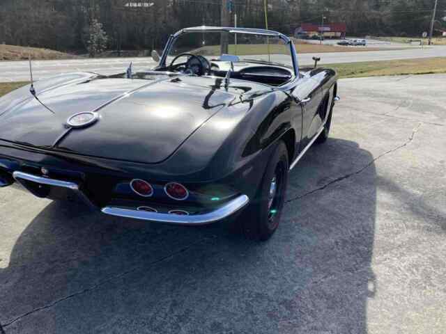 Chevrolet Corvette 1962 image number 29