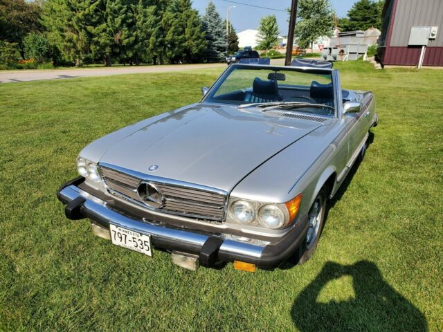 Mercedes-Benz SL-Class 1975 image number 1