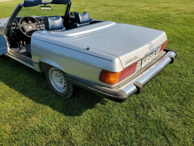 Mercedes-Benz SL-Class 1975 image number 28