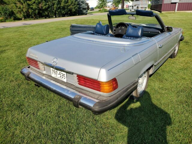 Mercedes-Benz SL-Class 1975 image number 29