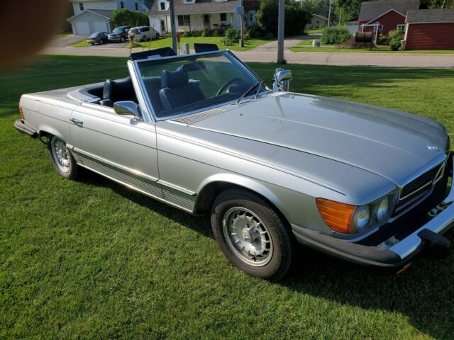 Mercedes-Benz SL-Class 1975 image number 31