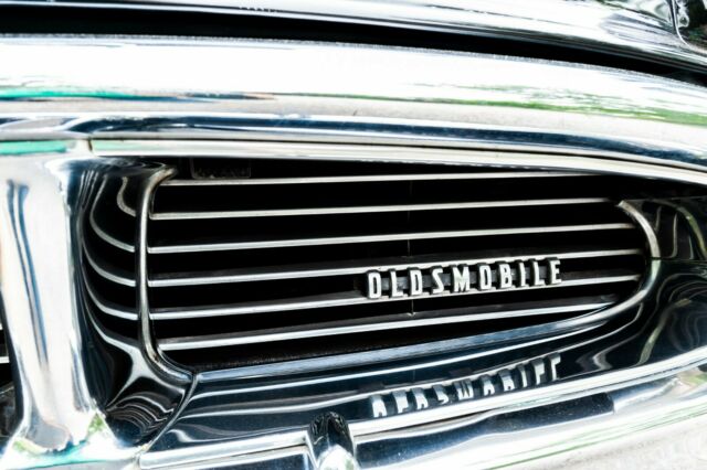 Oldsmobile Ninety-Eight 1956 image number 21