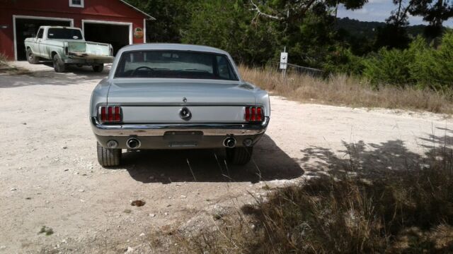 Ford Mustang 1965 image number 15