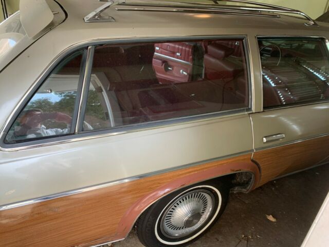 Oldsmobile Custom Cruiser 1973 image number 14