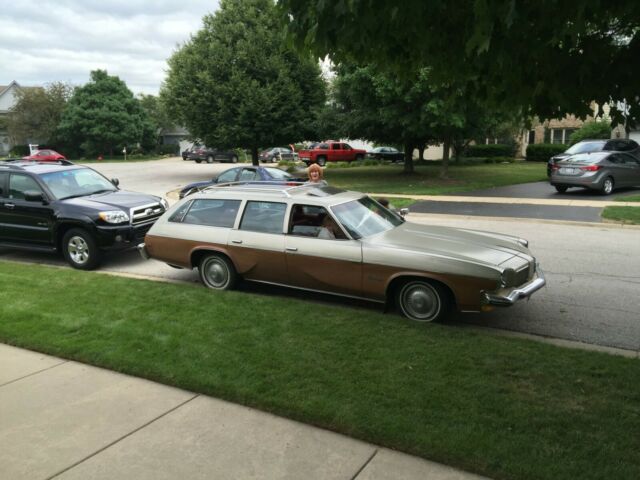 Oldsmobile Custom Cruiser 1973 image number 18