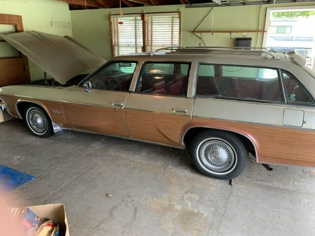 Oldsmobile Custom Cruiser 1973 image number 19