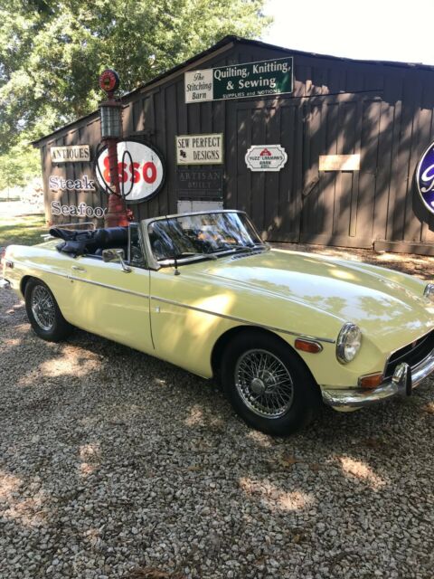 MG MGB 1970 image number 24