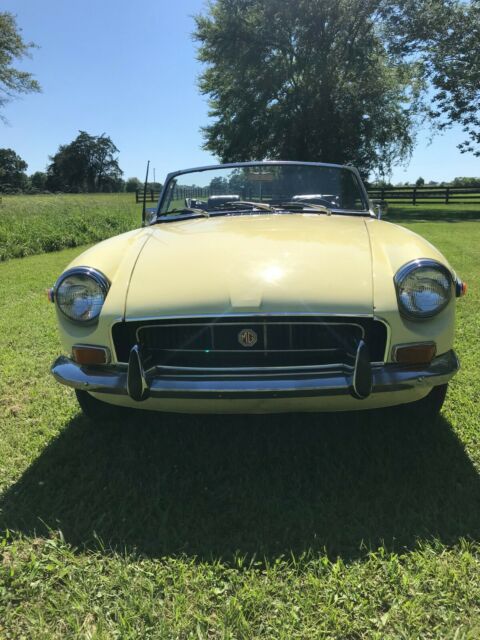 MG MGB 1970 image number 6