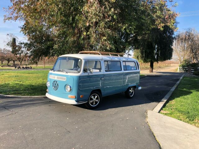 Volkswagen Bus/Vanagon 1971 image number 28