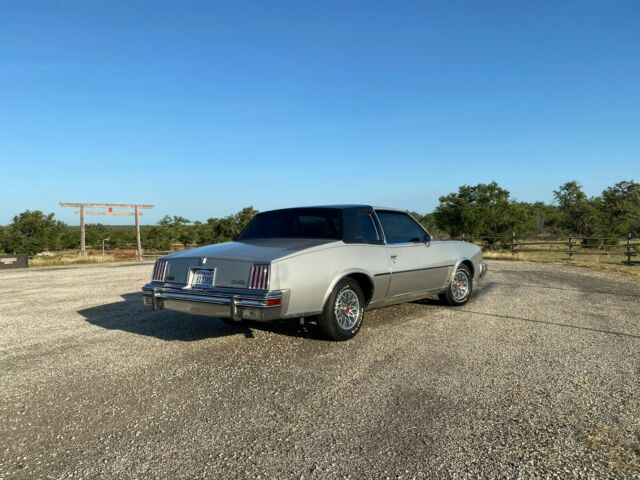 Pontiac Grand Prix 1979 image number 15