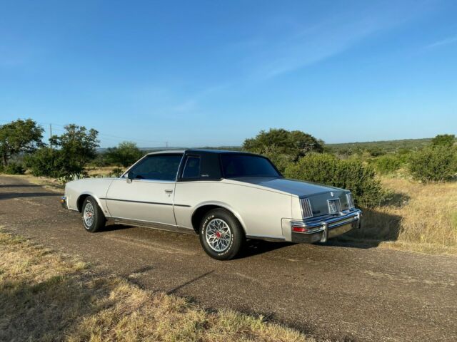 Pontiac Grand Prix 1979 image number 25