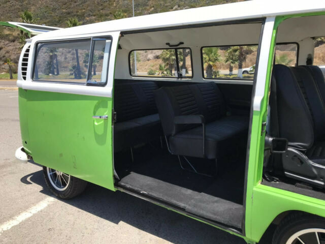 Volkswagen Bus/Vanagon 1971 image number 12