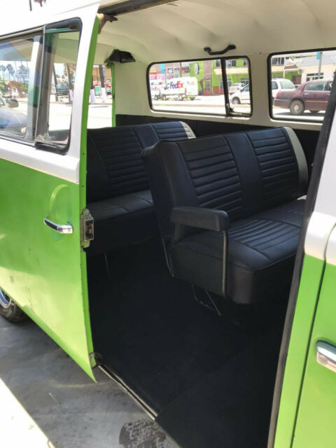 Volkswagen Bus/Vanagon 1971 image number 17