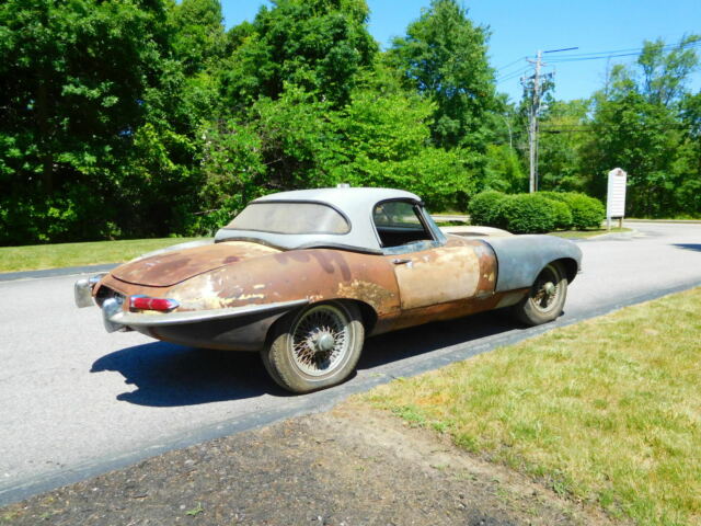 Jaguar E-Type 1968 image number 1