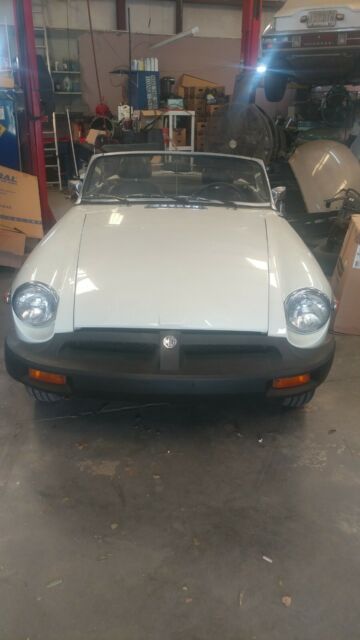 MG MGB 1976 image number 0