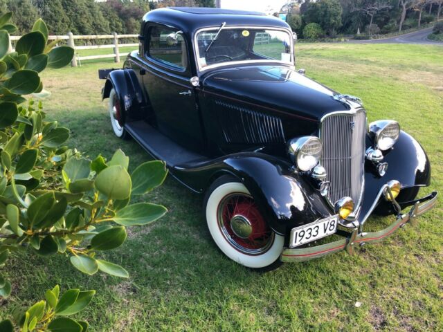 Ford Coupe 1933 image number 0