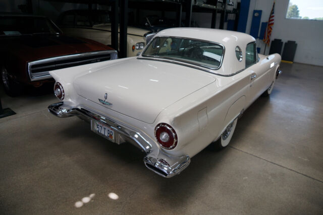 Ford Thunderbird 312 V8 Convertible 1957 image number 17