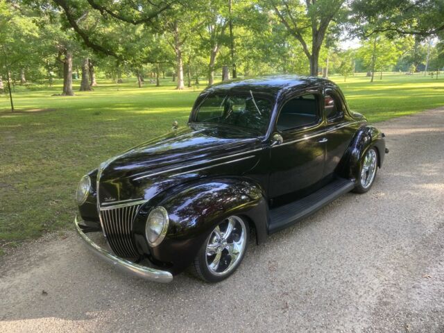 Ford Deluxe 1939 image number 0