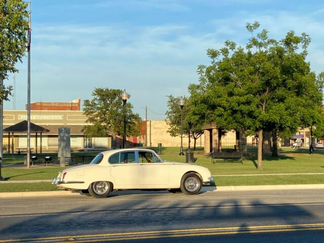 Jaguar 3.8 S-Type 1967 image number 0