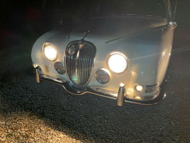 Jaguar 3.8 S-Type 1967 image number 11