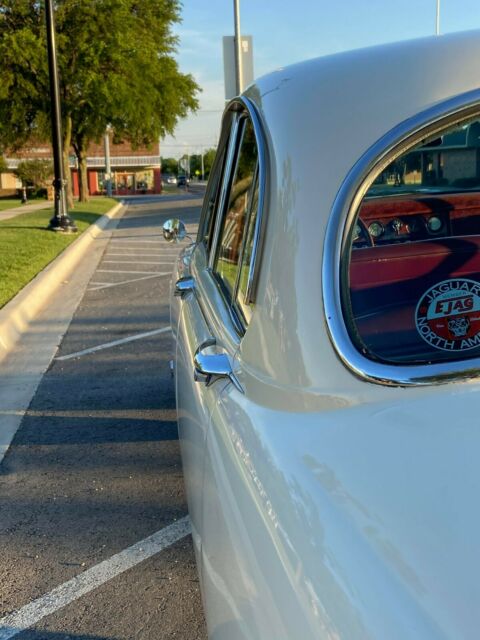 Jaguar 3.8 S-Type 1967 image number 29