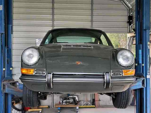 Porsche 911 1970 image number 2