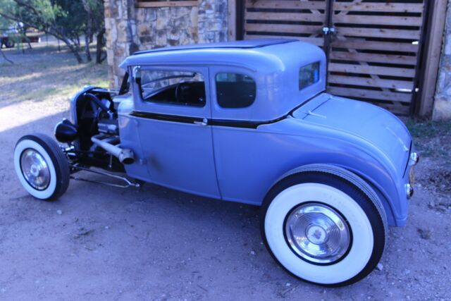 Ford Coupe 1930 image number 2