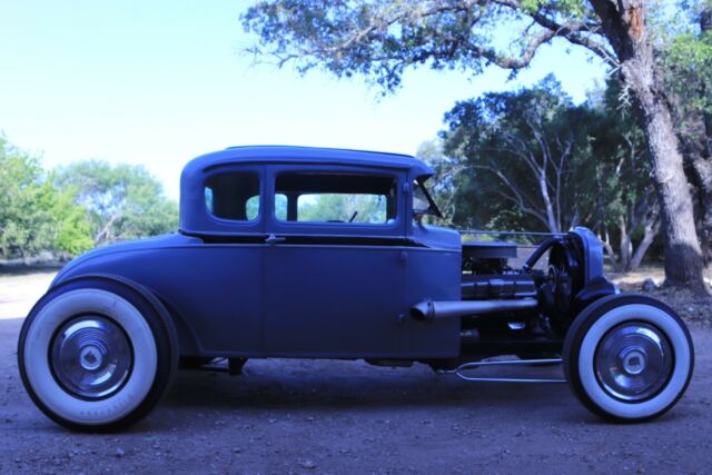 Ford Coupe 1930 image number 21