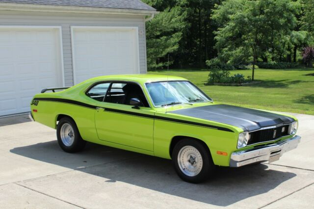 Plymouth Duster 1975 image number 1