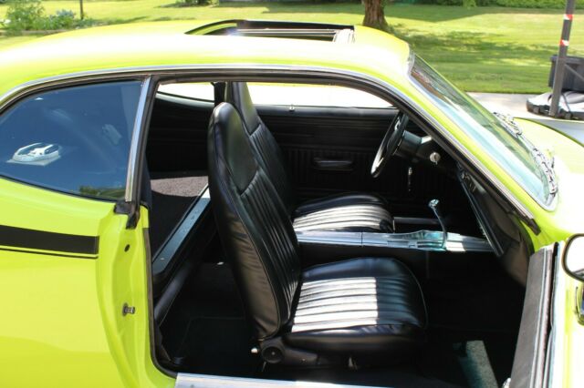 Plymouth Duster 1975 image number 21