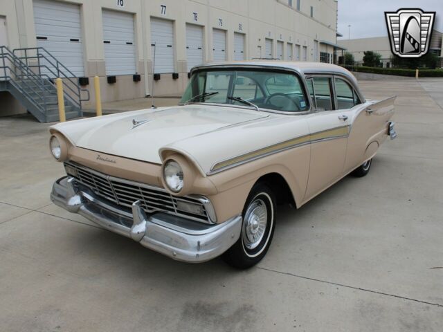 Ford Fairlane 1957 image number 32