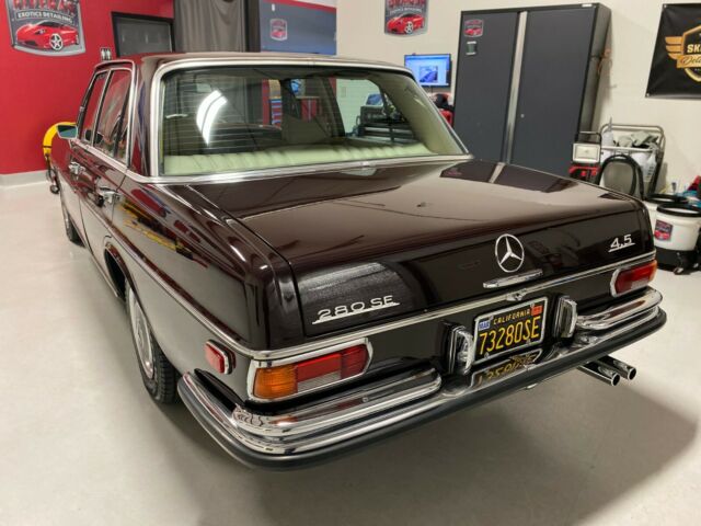 Mercedes-Benz 200-Series 1973 image number 7