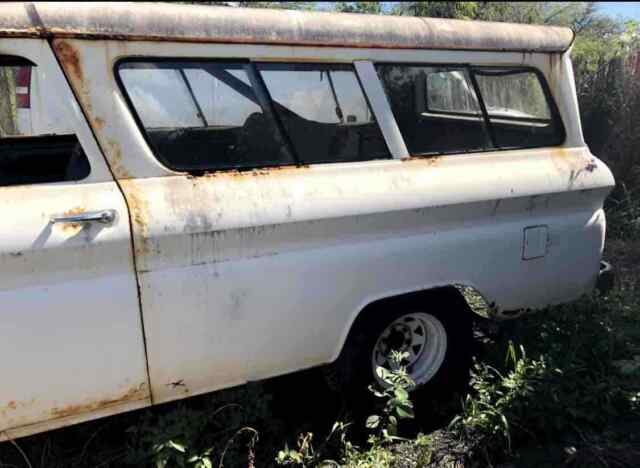 GMC Suburban 1961 image number 20