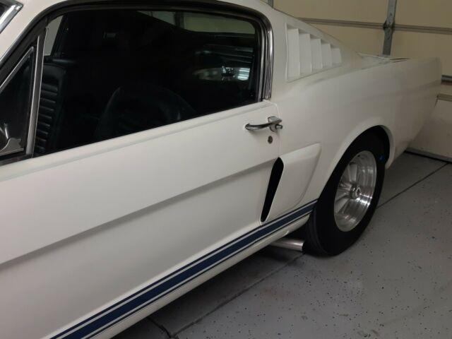 Ford Mustang 1965 image number 24