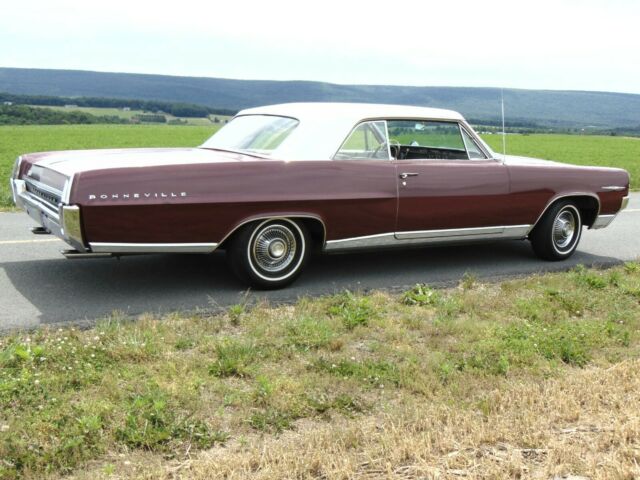 Pontiac Bonneville 1964 image number 2