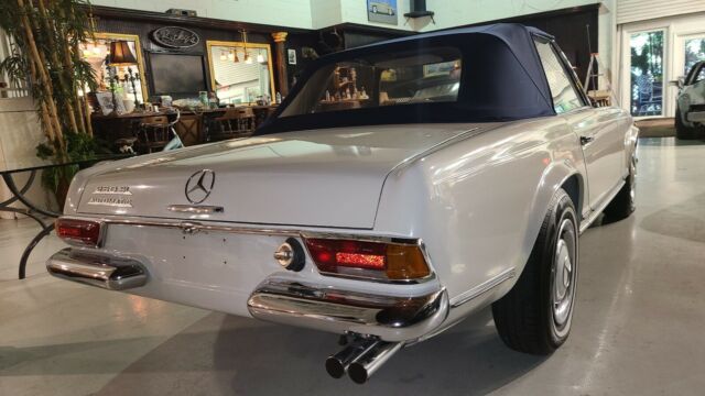 Mercedes-Benz 250 SL 1967 image number 27