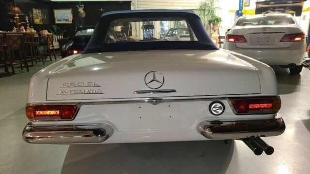 Mercedes-Benz 250 SL 1967 image number 28