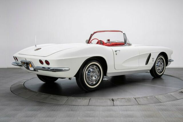 Chevrolet Corvette 1962 image number 1