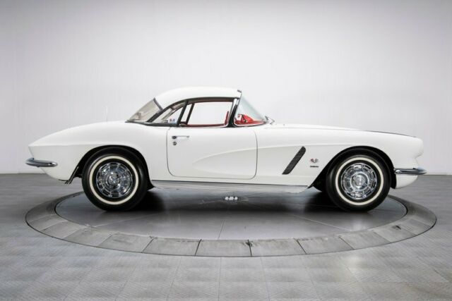 Chevrolet Corvette 1962 image number 14