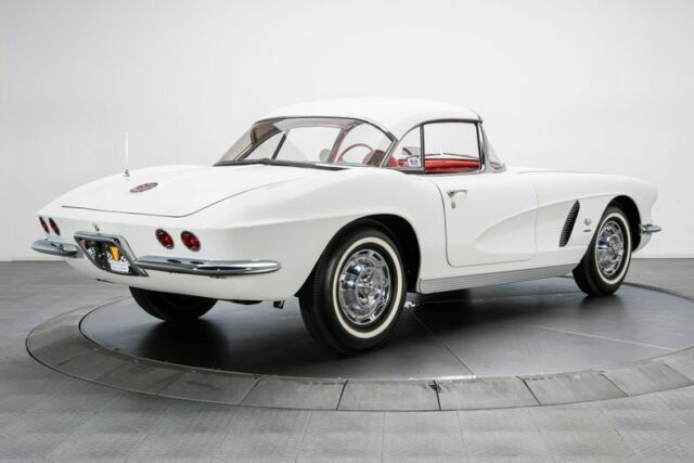 Chevrolet Corvette 1962 image number 32