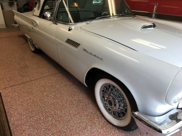 Ford Thunderbird 1957 image number 2