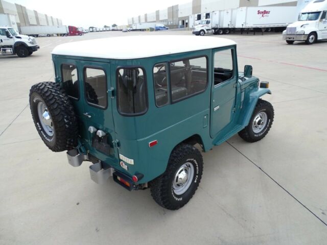 Toyota FJ Cruiser 1978 image number 17