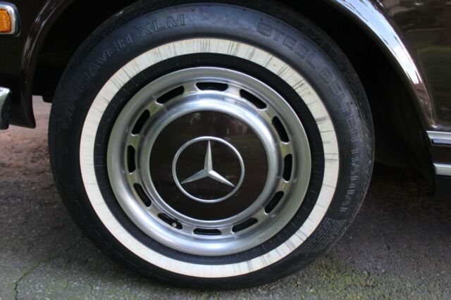 Mercedes-Benz SL-Class 1970 image number 4