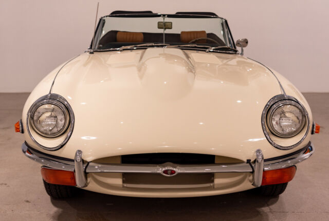 Jaguar E-Type 1969 image number 32