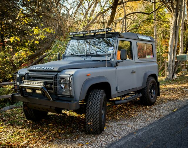 Land Rover Defender 1900 image number 0