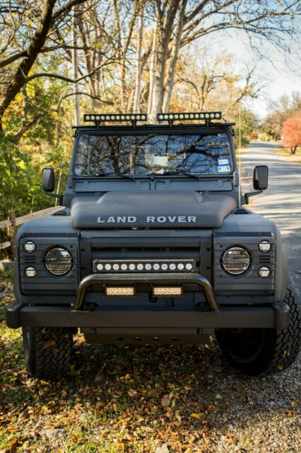 Land Rover Defender 1900 image number 1