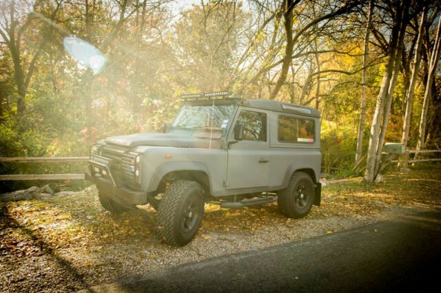 Land Rover Defender 1900 image number 10